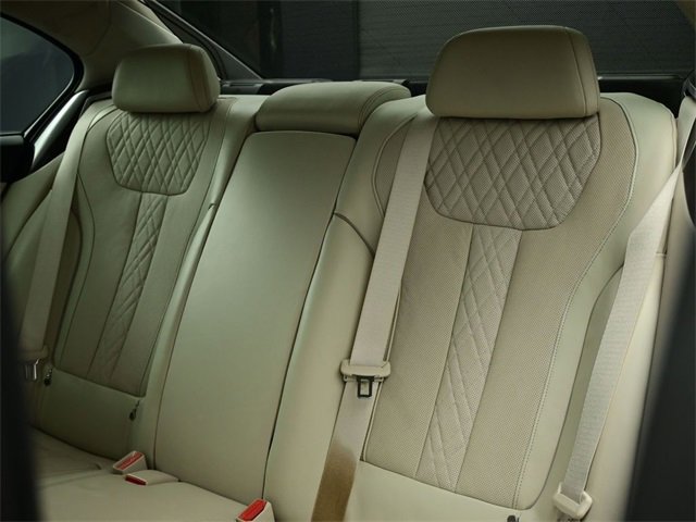 Used 2017 BMW 750i image 27