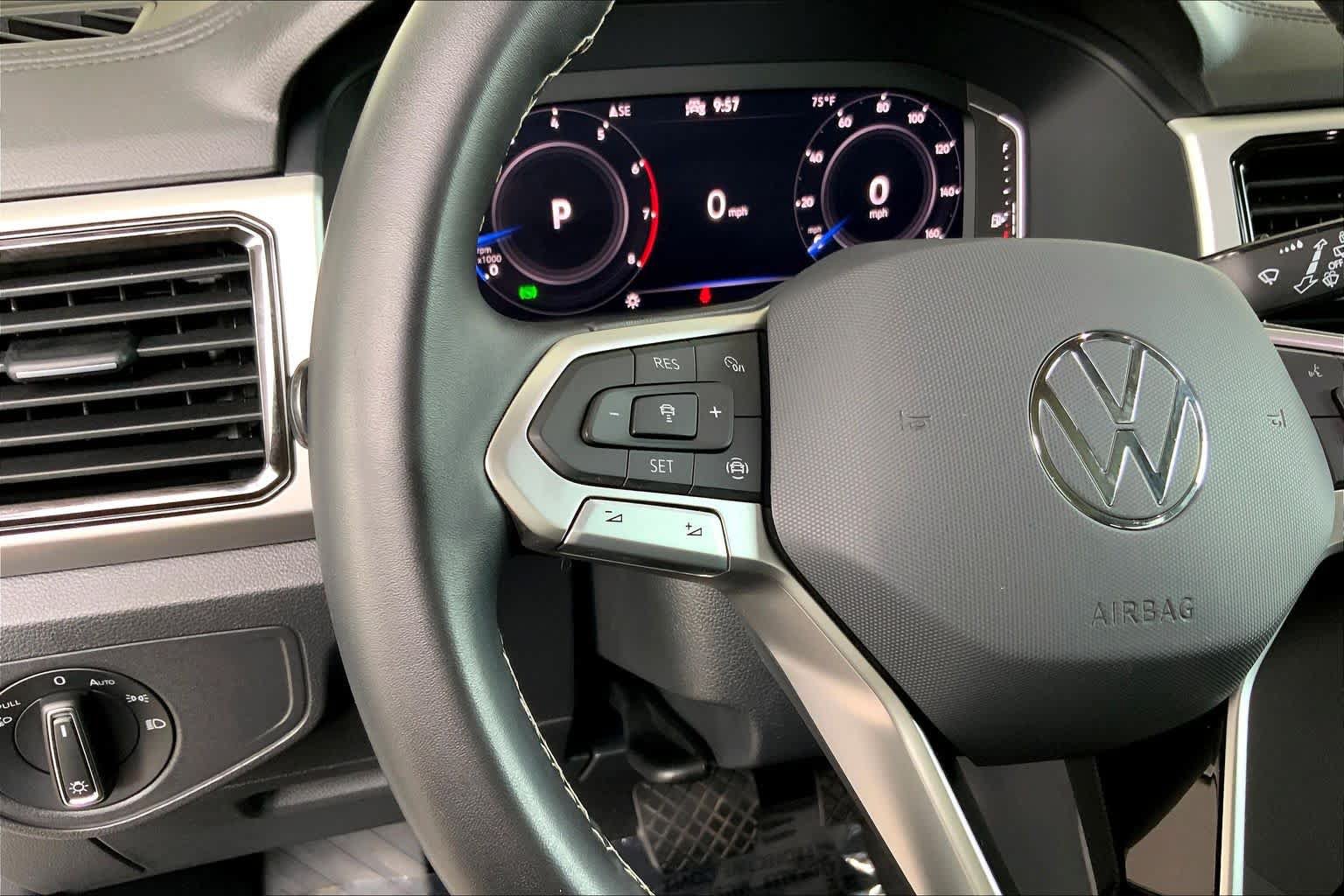 Used 2023 Volkswagen Atlas SE w/ Panoramic Sunroof Package FWD image 24