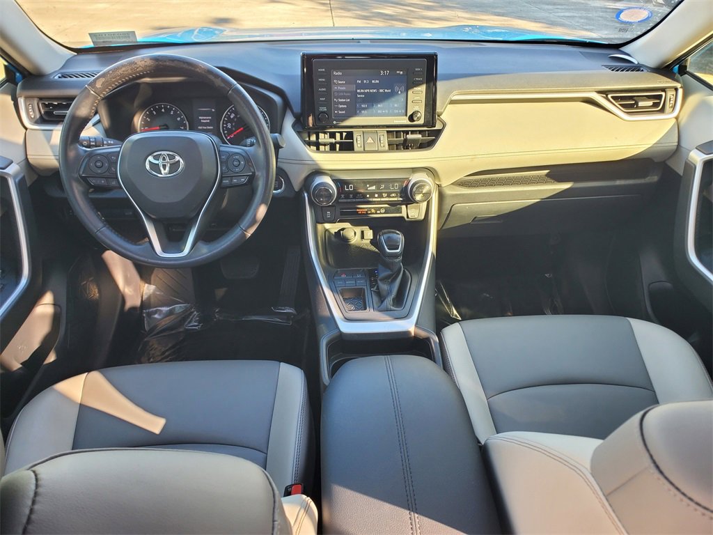 Used 2020 Toyota RAV4 XLE Premium image 9
