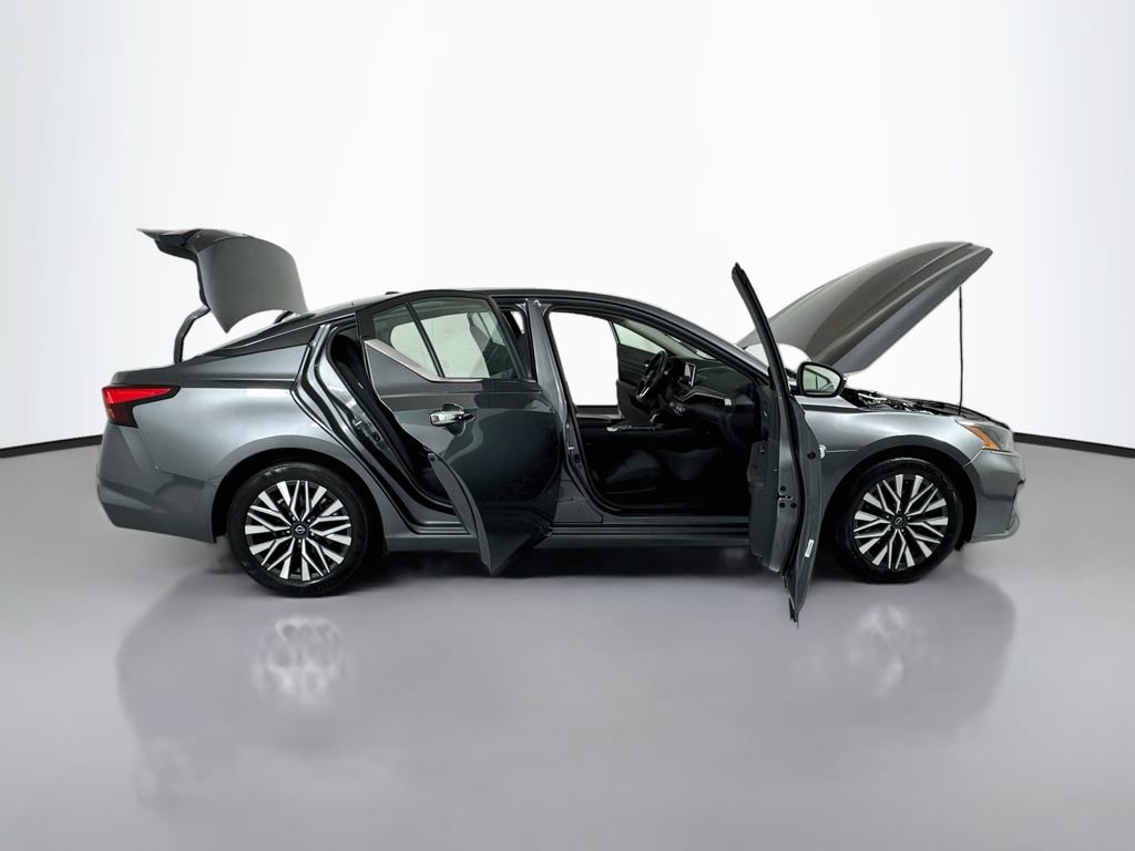 Used 2024 Nissan Altima 2.5 SV FWD image 22