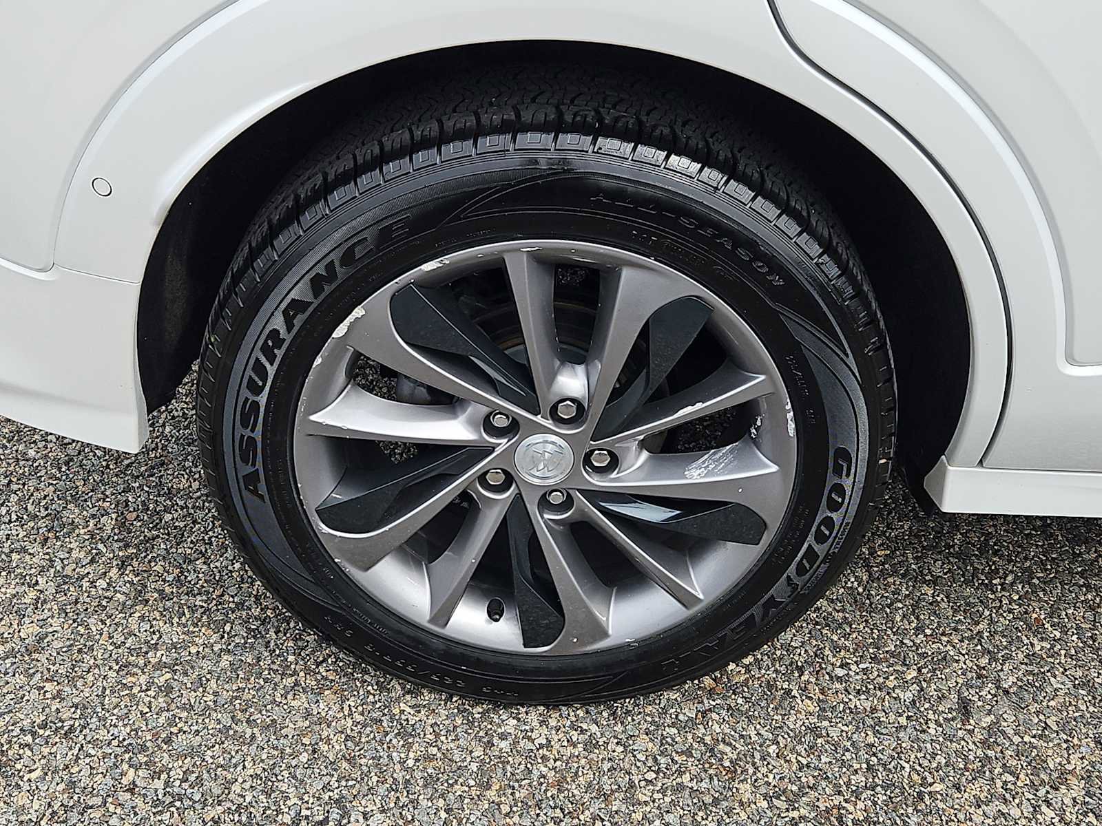 Used 2020 Buick Encore GX Essence w/ Experience Buick Package image 9