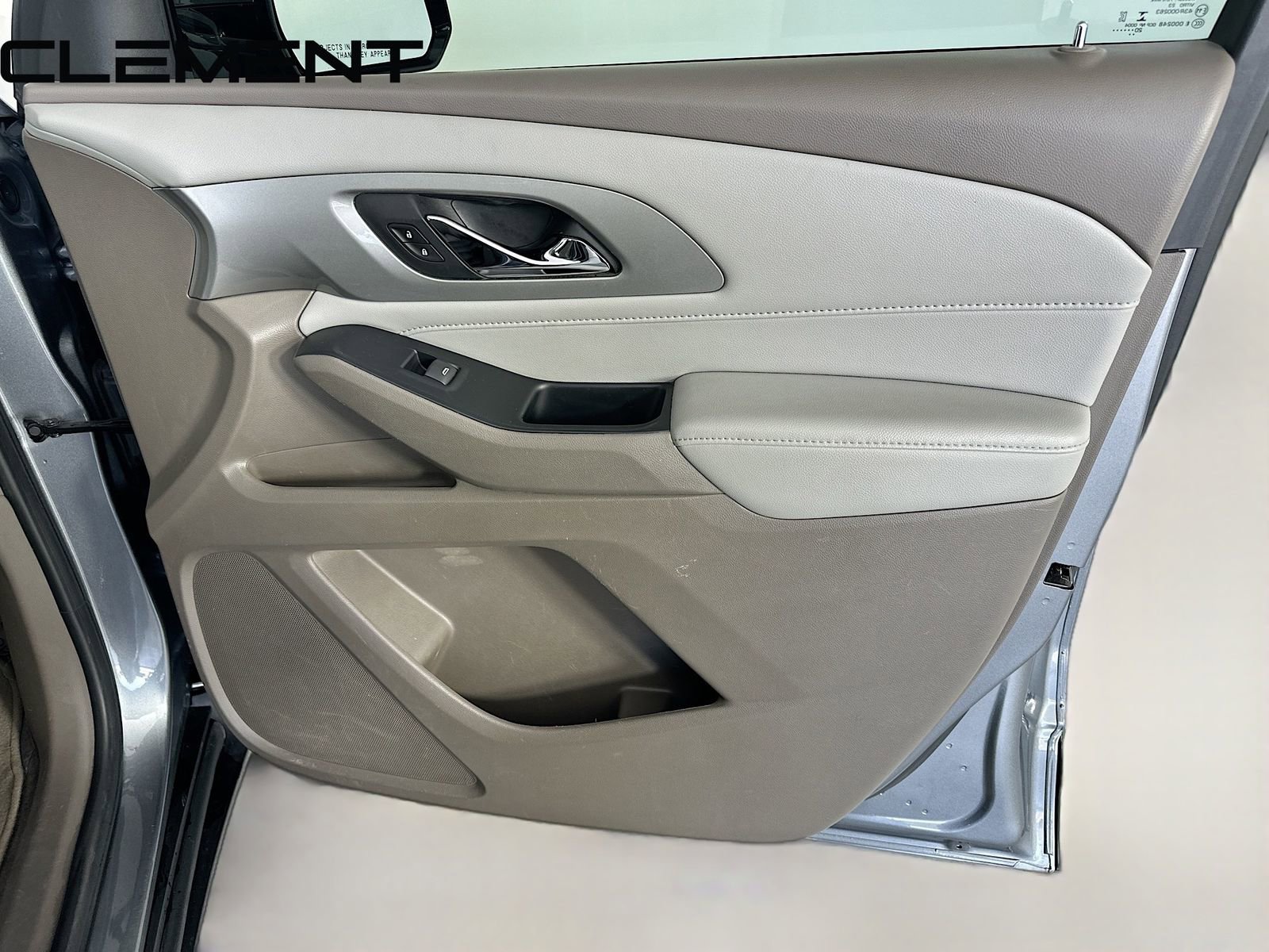 Used 2020 Chevrolet Traverse LT image 36