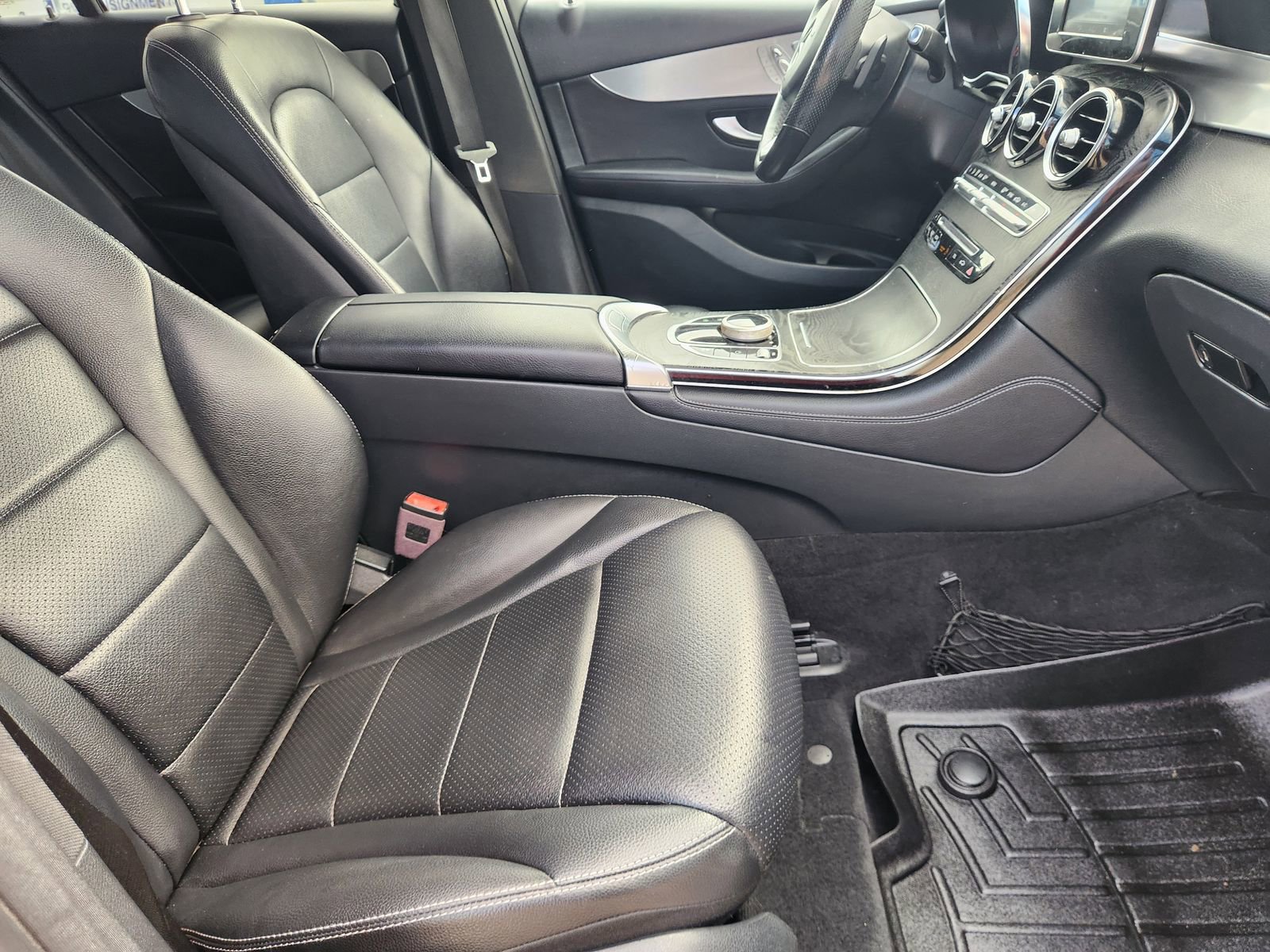 Used 2019 Mercedes-Benz GLC 300 4MATIC image 13