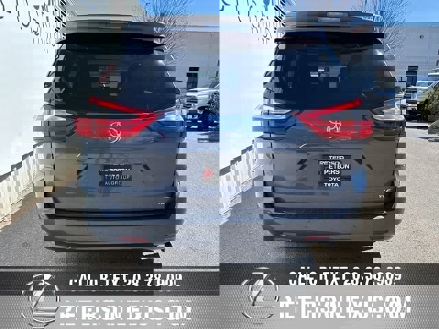 Used 2016 Toyota Sienna XLE w/ XLE Navigation Package image 5