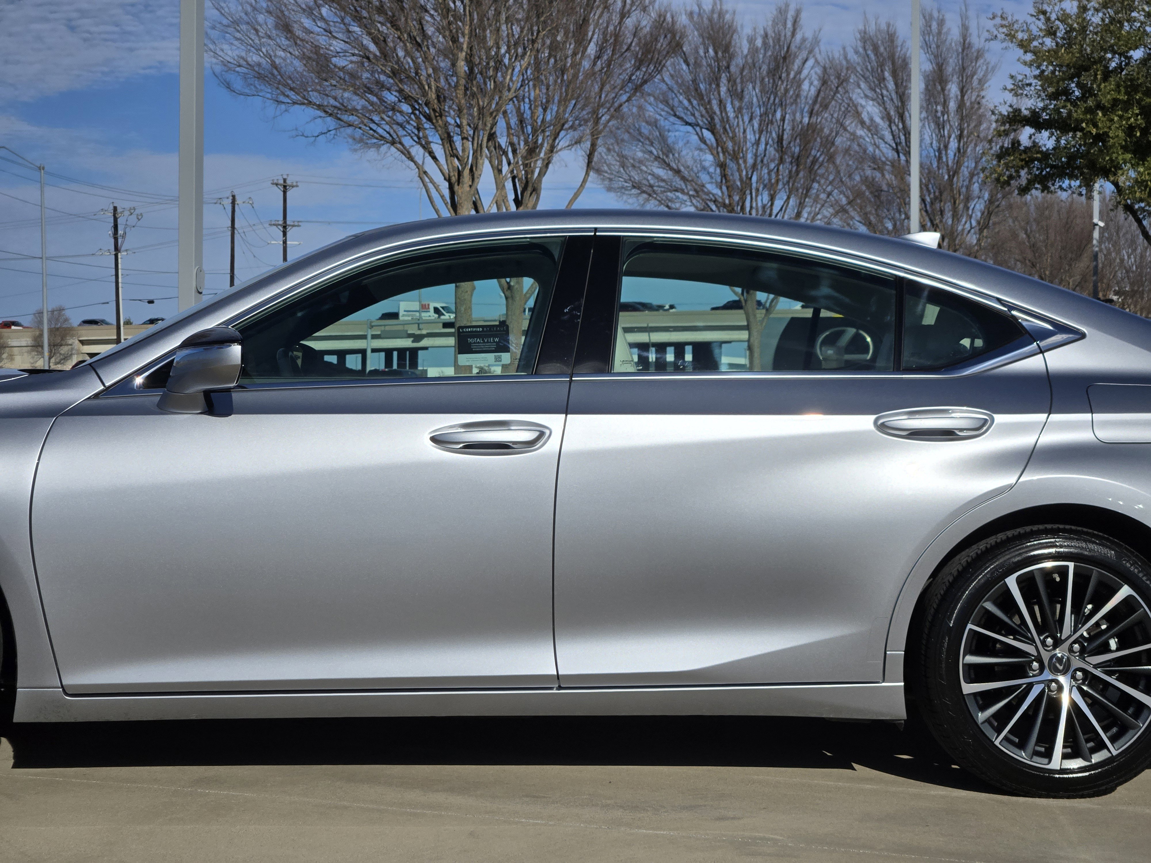 Used 2025 Lexus ES 300h w/ Premium Package image 15