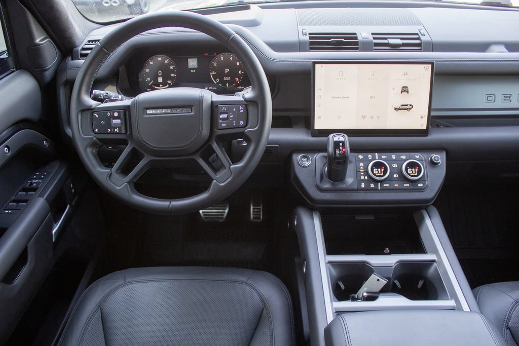 Used 2025 Land Rover Defender 110 V8 AWD/4WD image 13