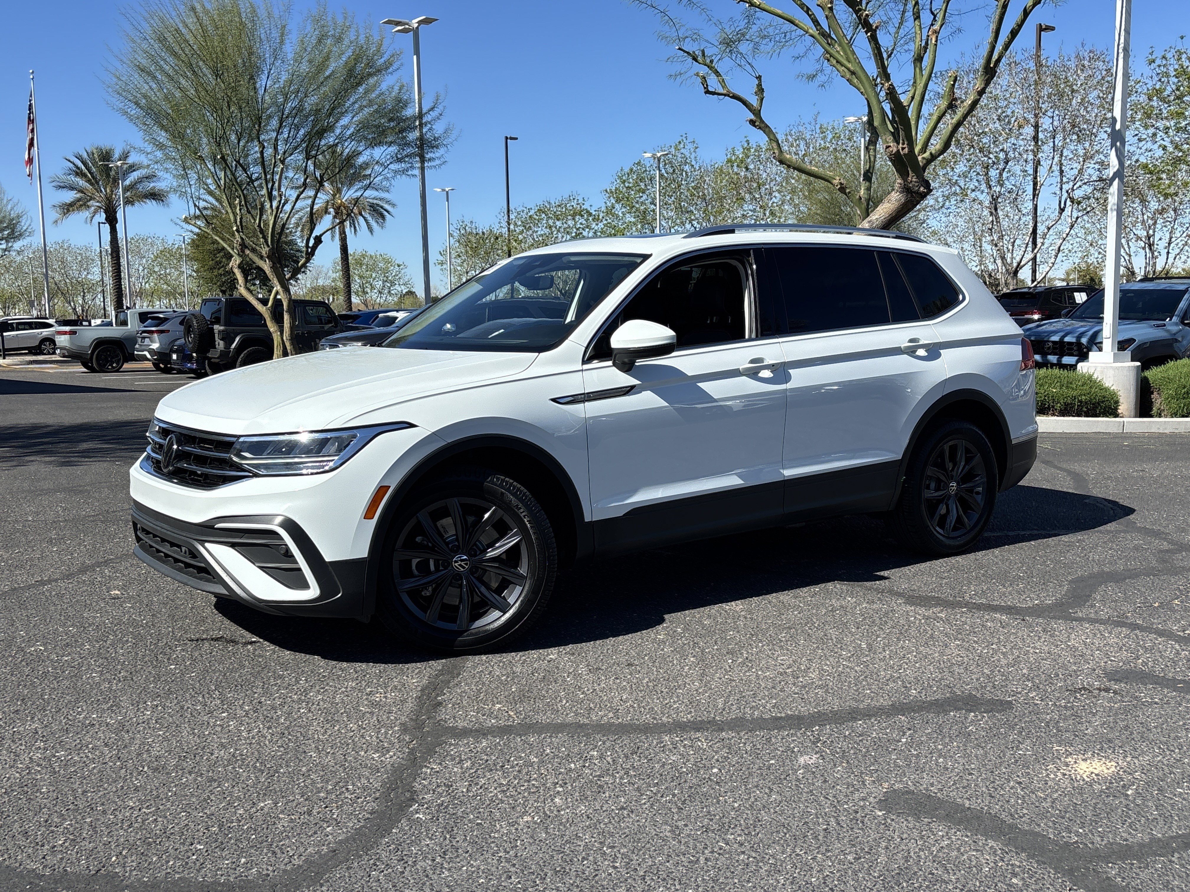 Used 2022 Volkswagen Tiguan SE image 32