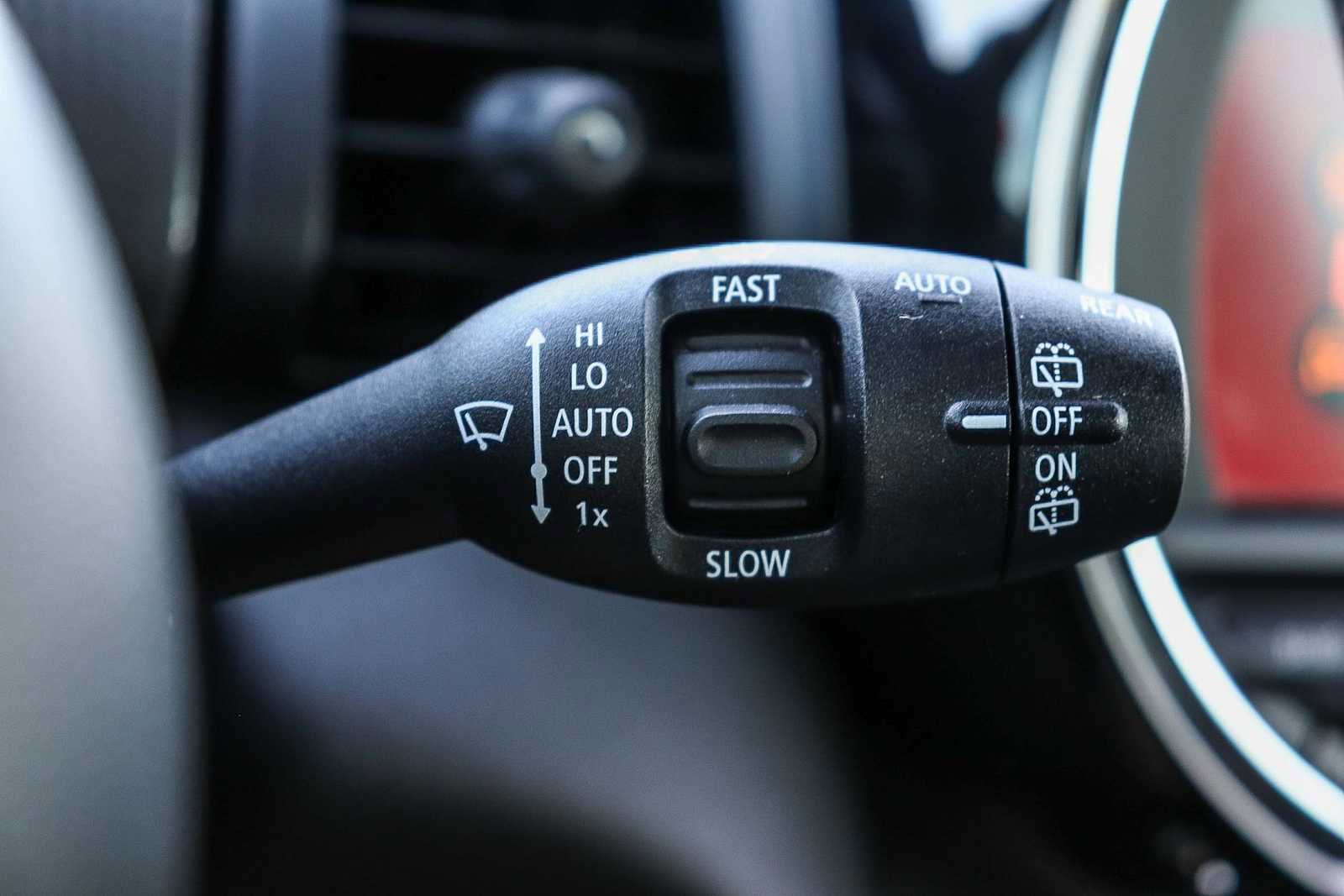 Used 2020 MINI Cooper 2-Door Hardtop image 32