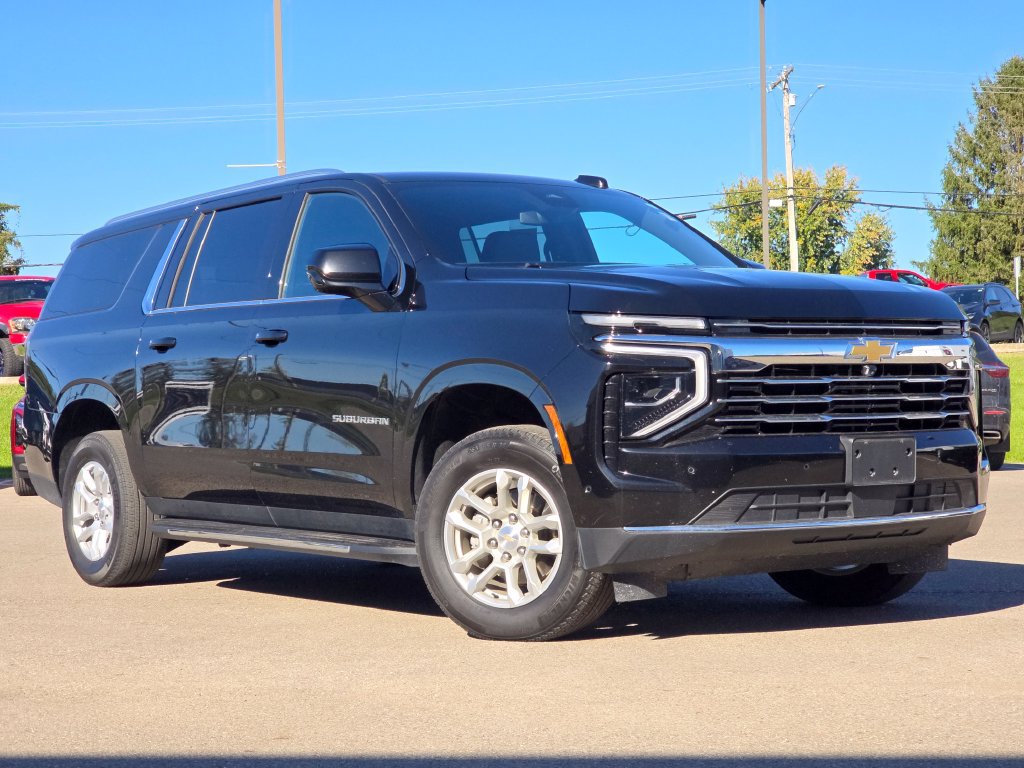 Used 2025 Chevrolet Suburban LT AWD/4WD image 1