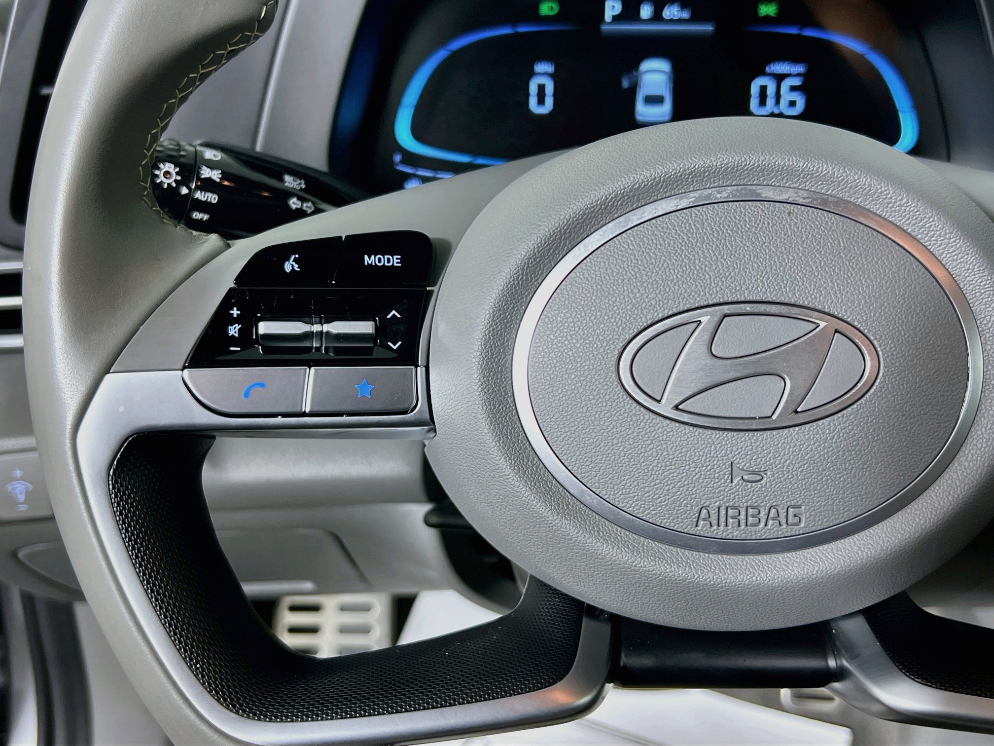 Used 2025 Hyundai Elantra Sport FWD image 18