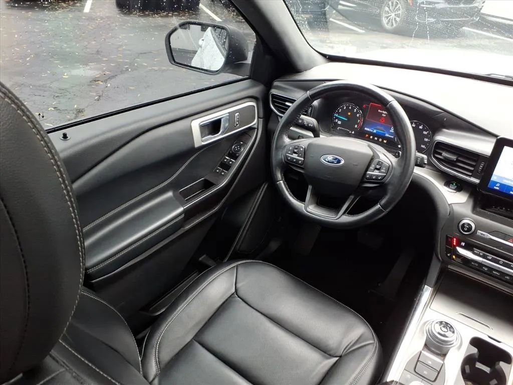 Used 2020 Ford Explorer XLT w/ Equipment Group 202A image 17