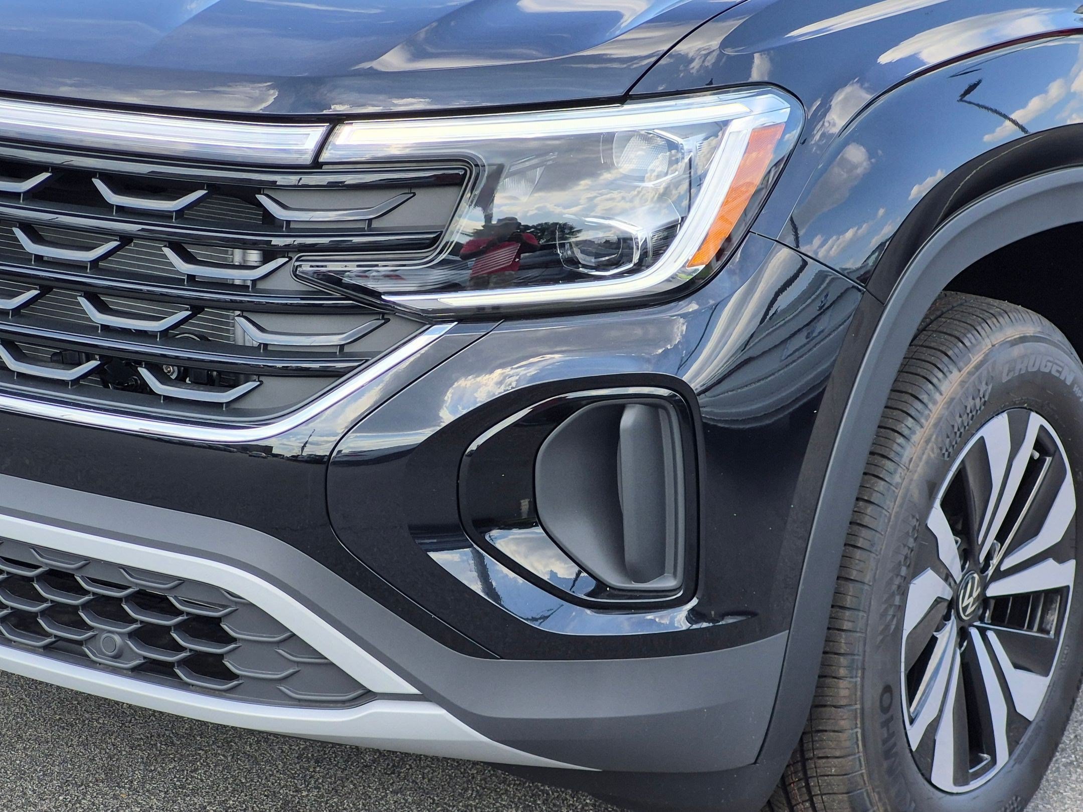 New 2026 Volkswagen Atlas Cross Sport SE FWD image 9