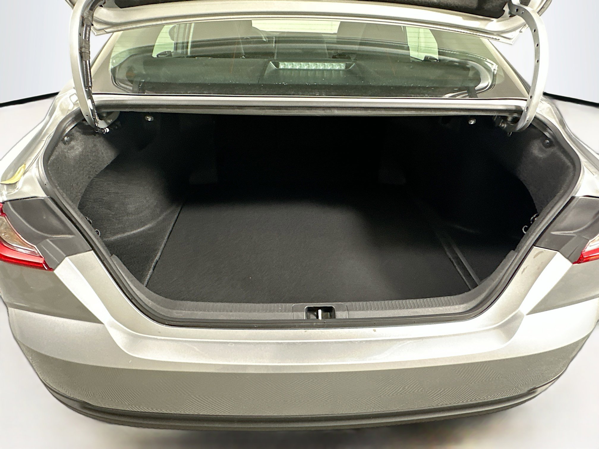 Used 2025 Toyota Camry LE image 28