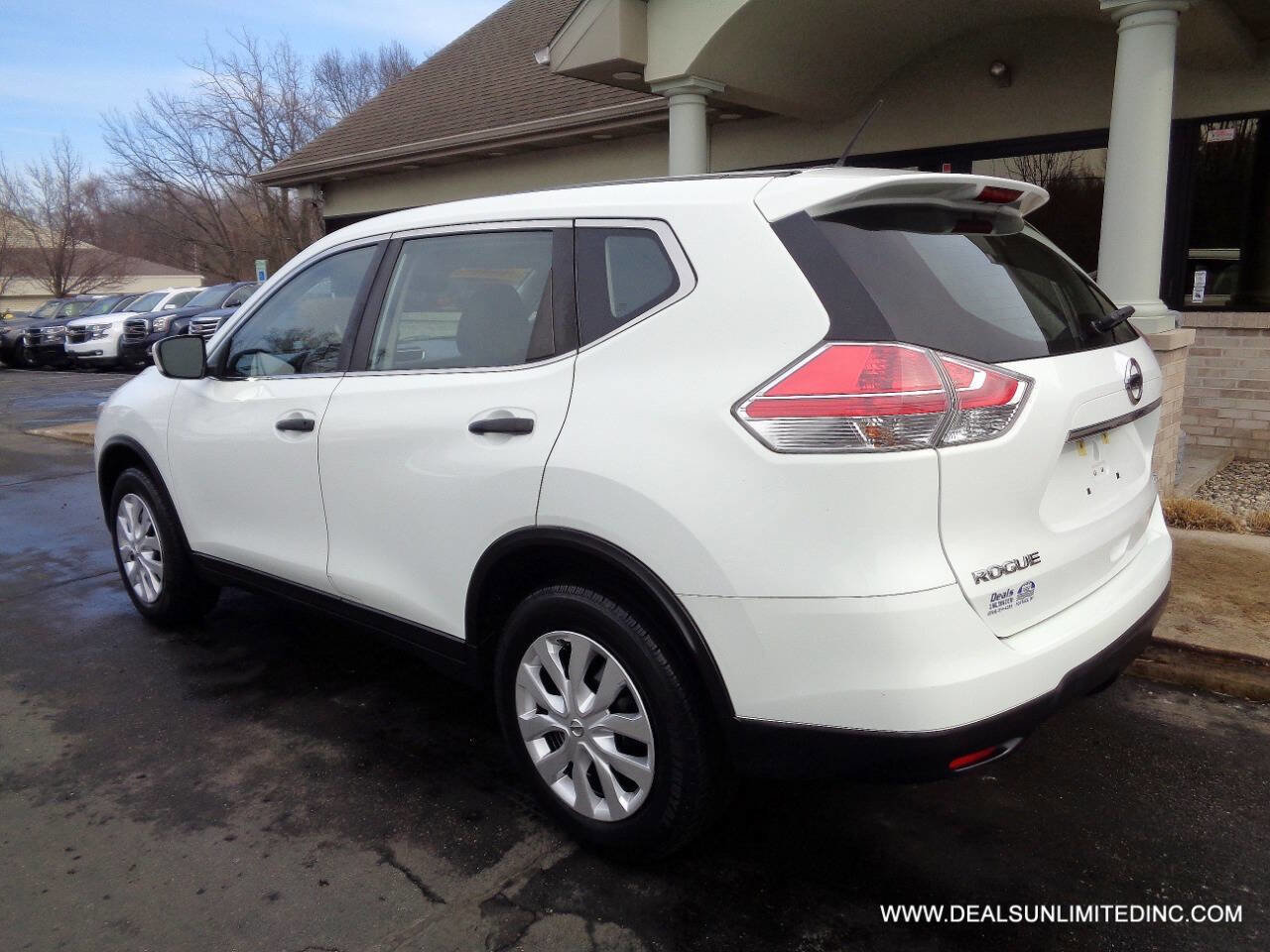 Used 2016 Nissan Rogue S image 4