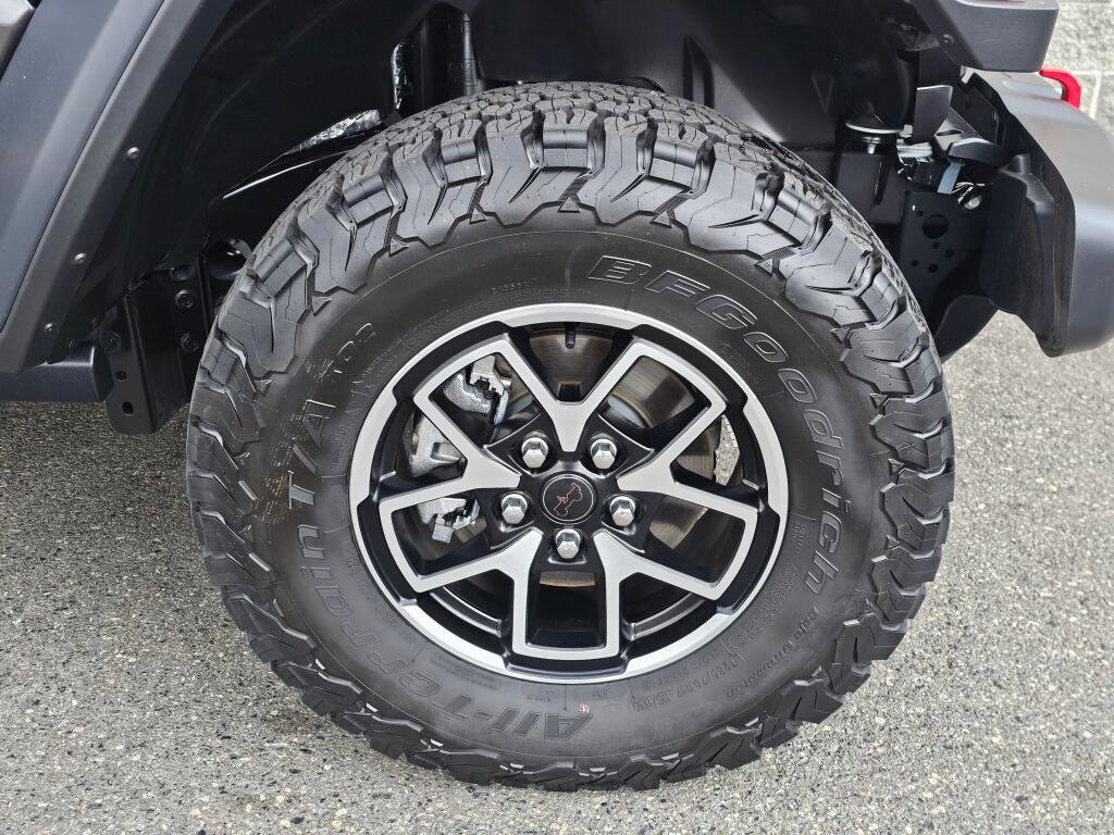Used 2024 Jeep Wrangler Unlimited Rubicon w/ Safety Group AWD/4WD image 14