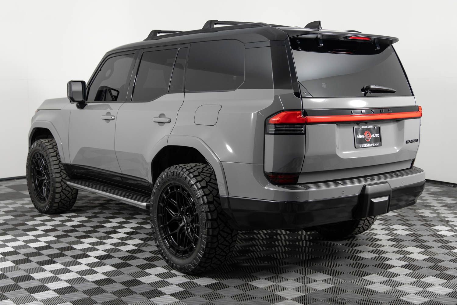 Used 2024 Lexus GX 550 w/ Accessory Package (2T) image 4