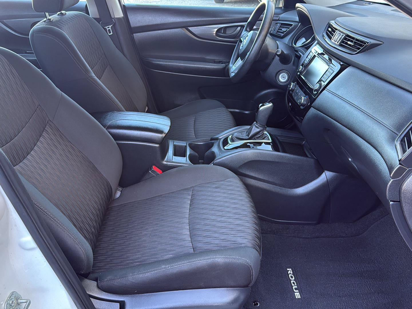 Used 2020 Nissan Rogue S FWD image 24