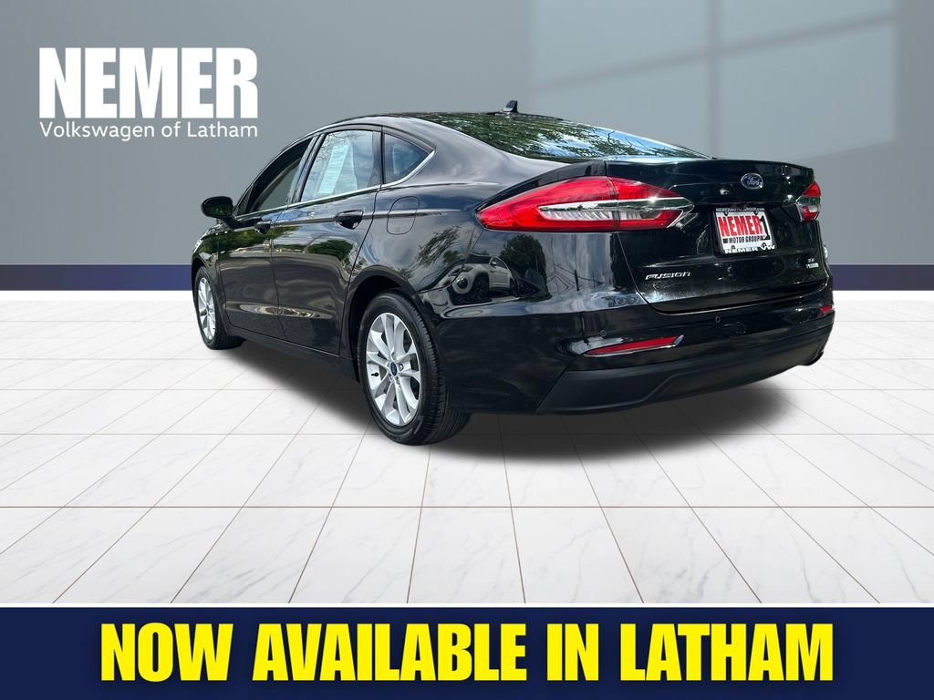 Used 2020 Ford Fusion SE FWD image 2