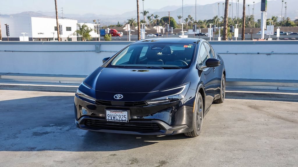 Used 2026 Toyota Prius LE FWD image 4