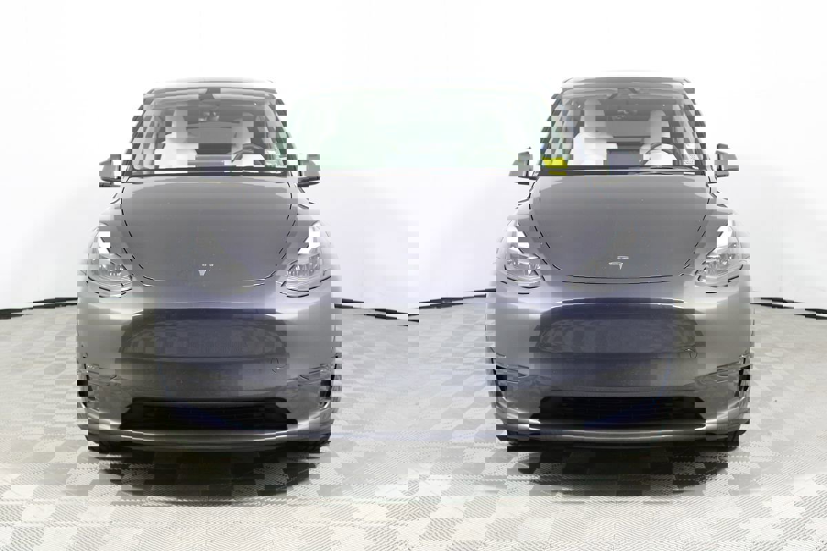 Used 2023 Tesla Model Y Performance image 2