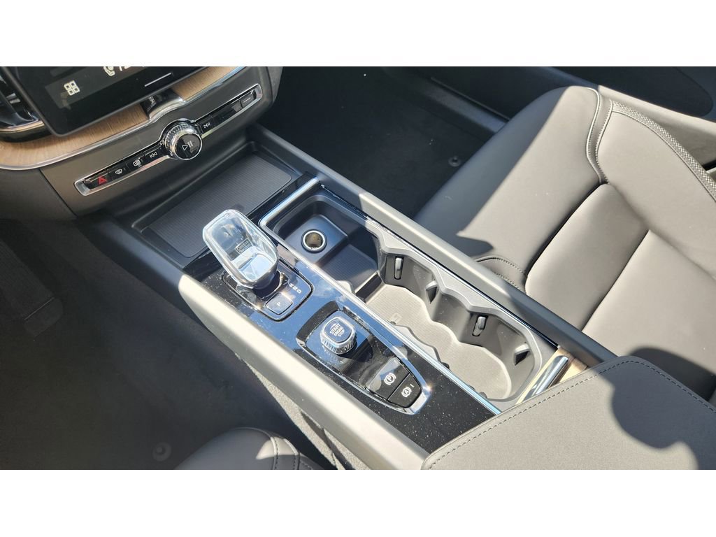 New 2026 Volvo XC60 B5 Plus w/ Protection Package Premier image 25
