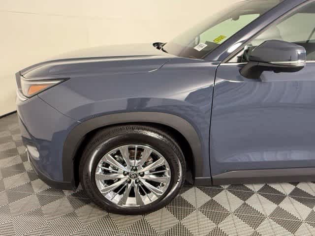 Used 2026 Toyota Grand Highlander AWD image 12