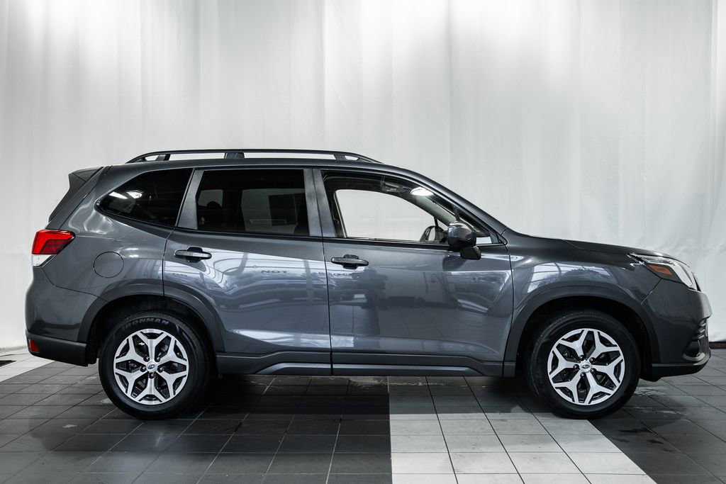 Used 2022 Subaru Forester Premium image 3
