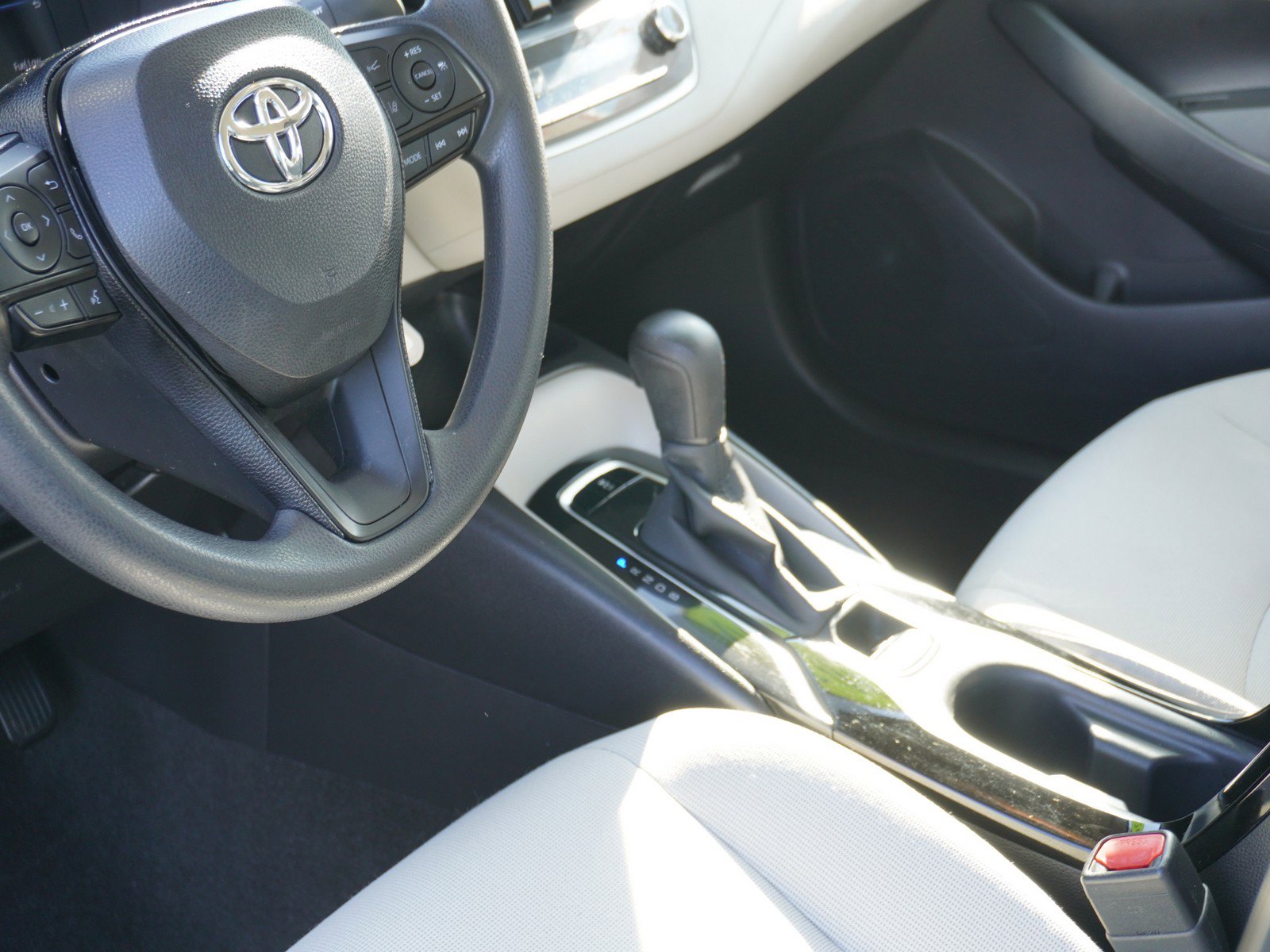 Used 2020 Toyota Corolla LE image 18