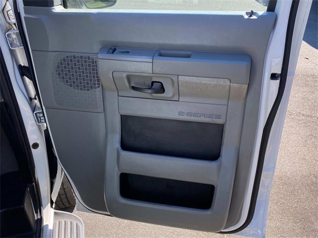Used 2013 Ford E-350 and Econoline 350 XLT image 32