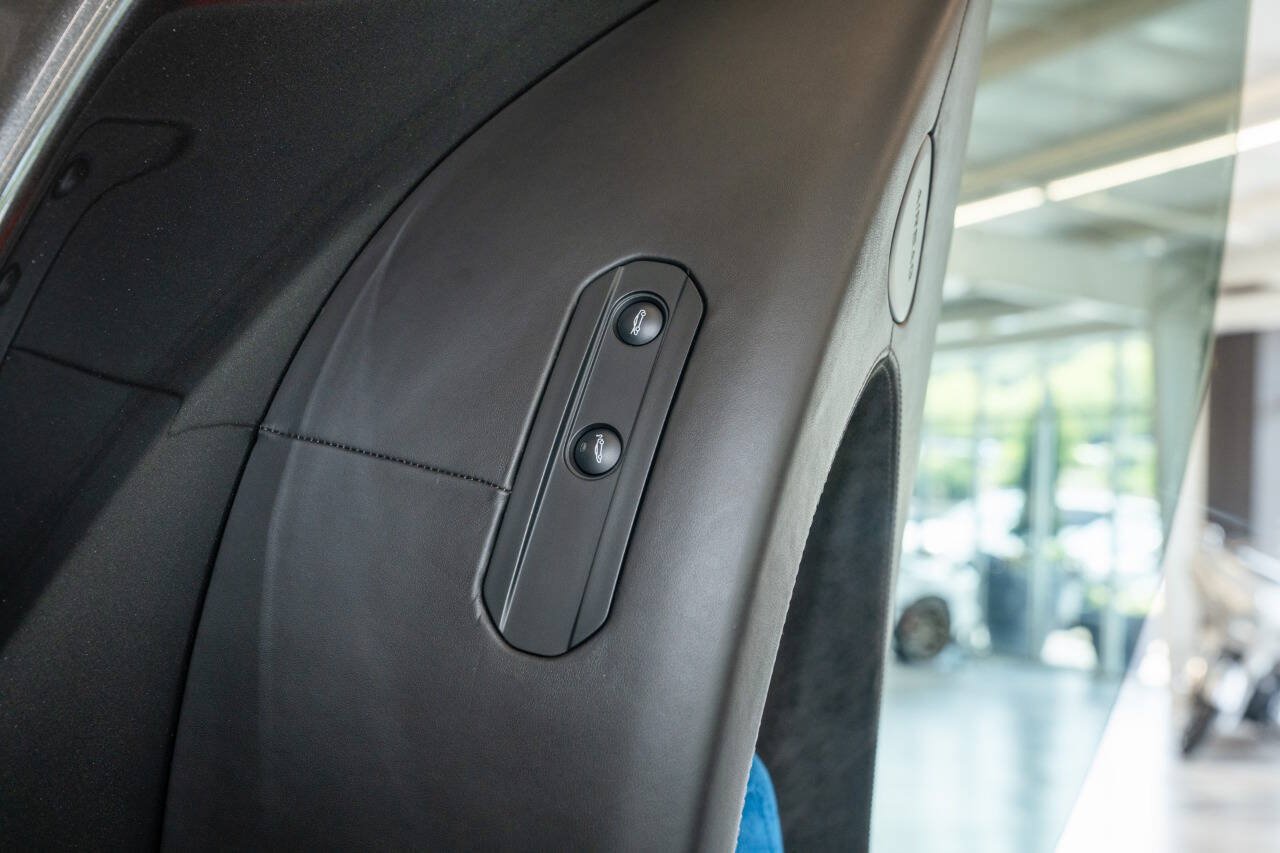 Used 2017 McLaren 570S RWD image 35