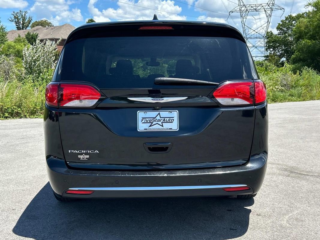 Used 2020 Chrysler Pacifica Touring-L image 4