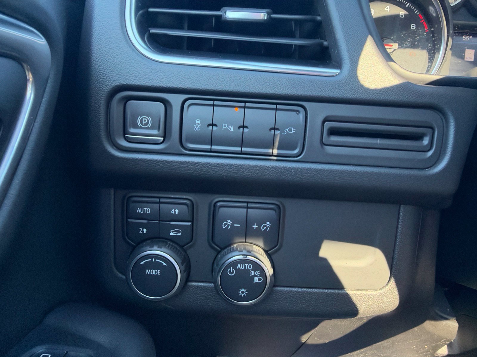 Used 2021 Chevrolet Suburban LT w/ Rear Media and Nav Package AWD/4WD image 17