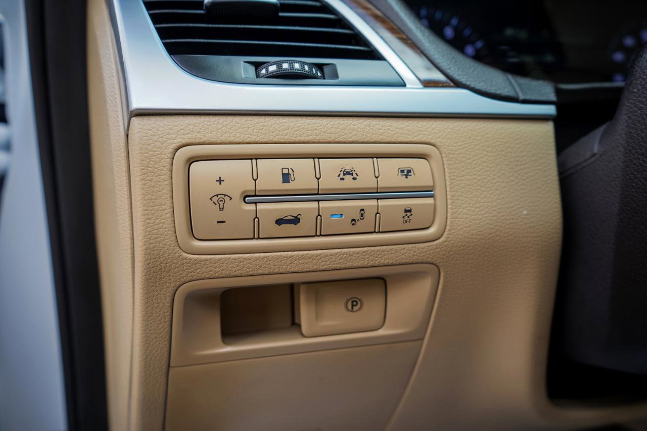 Used 2018 Genesis G80 3.8 w/ Option Group 02 RWD image 14