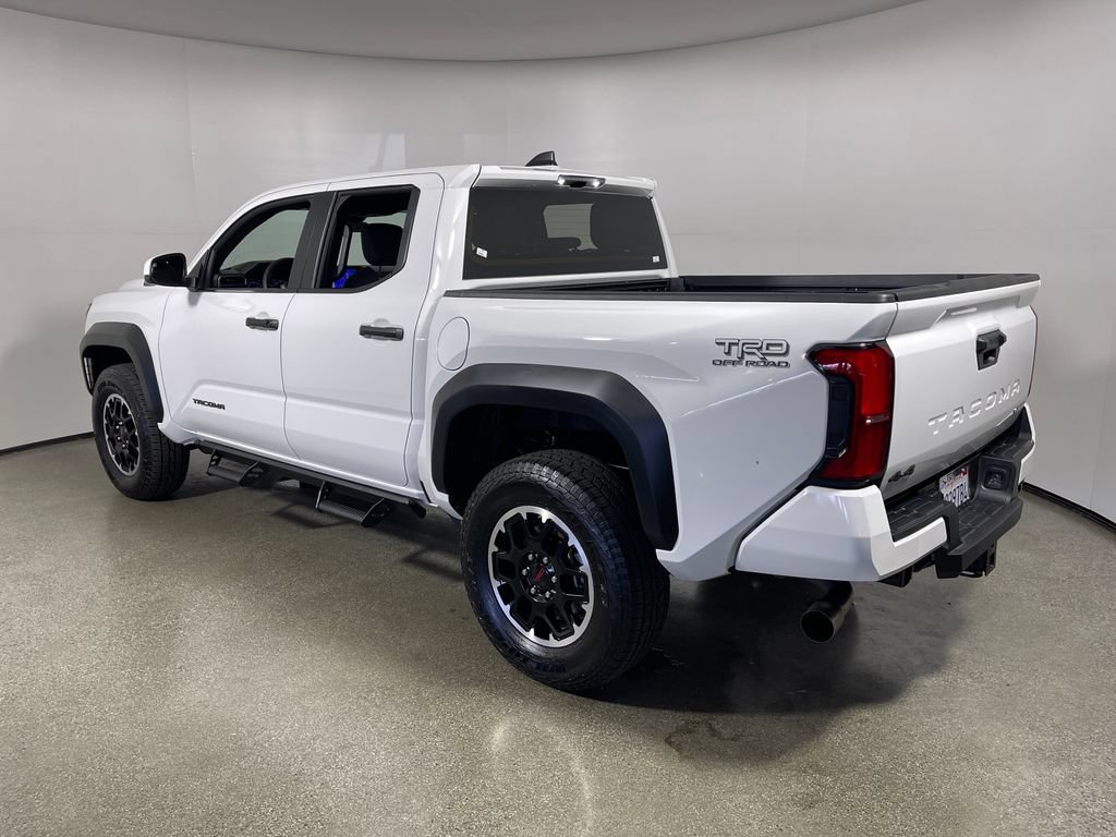 Certified 2025 Toyota Tacoma TRD Off-Road AWD/4WD image 5