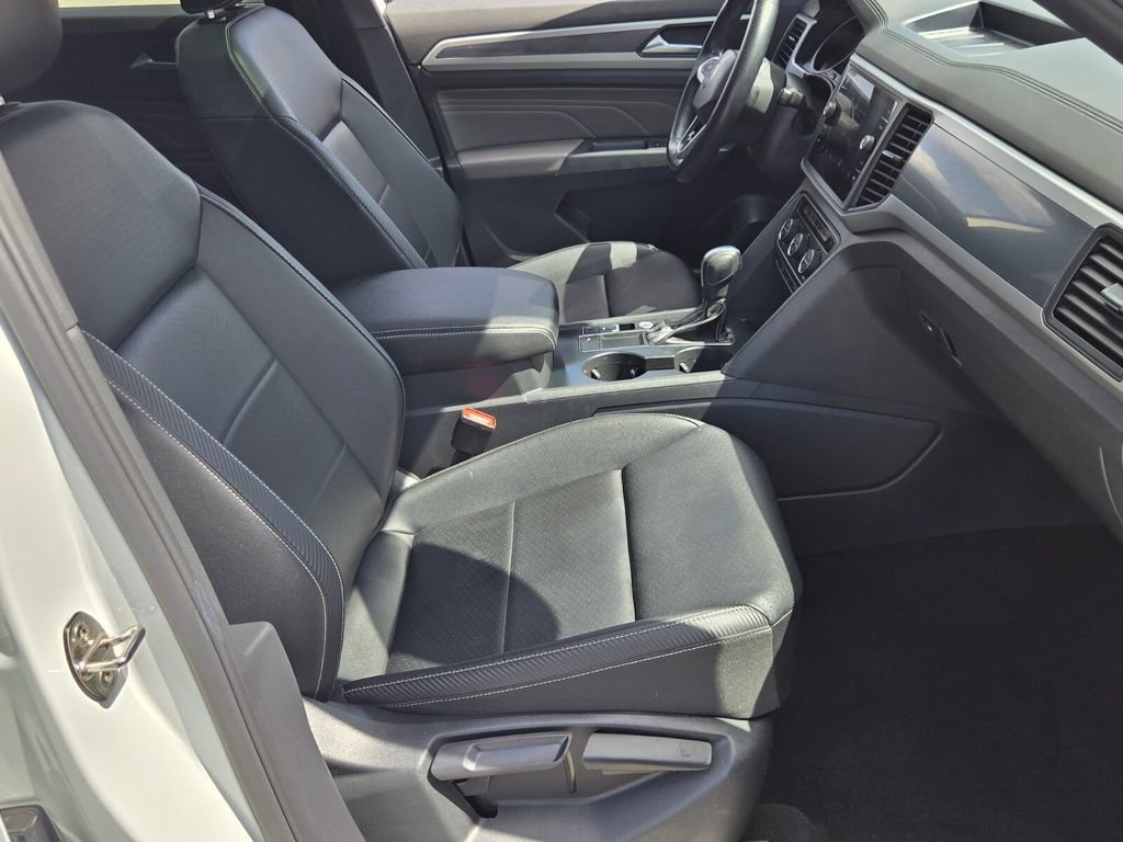 Used 2021 Volkswagen Atlas Cross Sport SE w/ Panoramic Sunroof Package FWD image 17