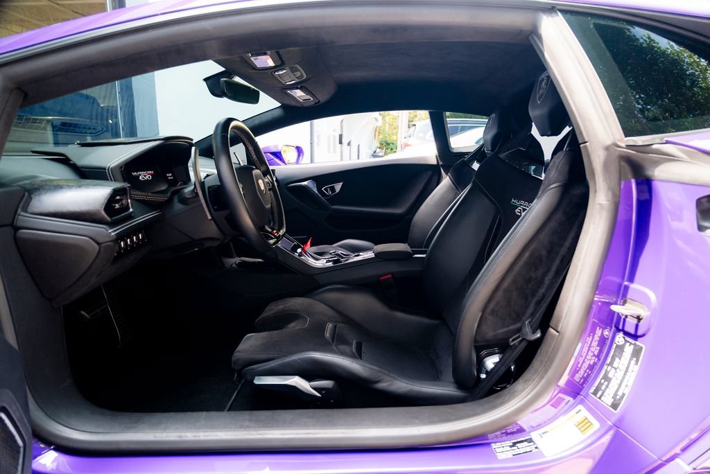 Used 2021 Lamborghini Huracan EVO RWD image 3