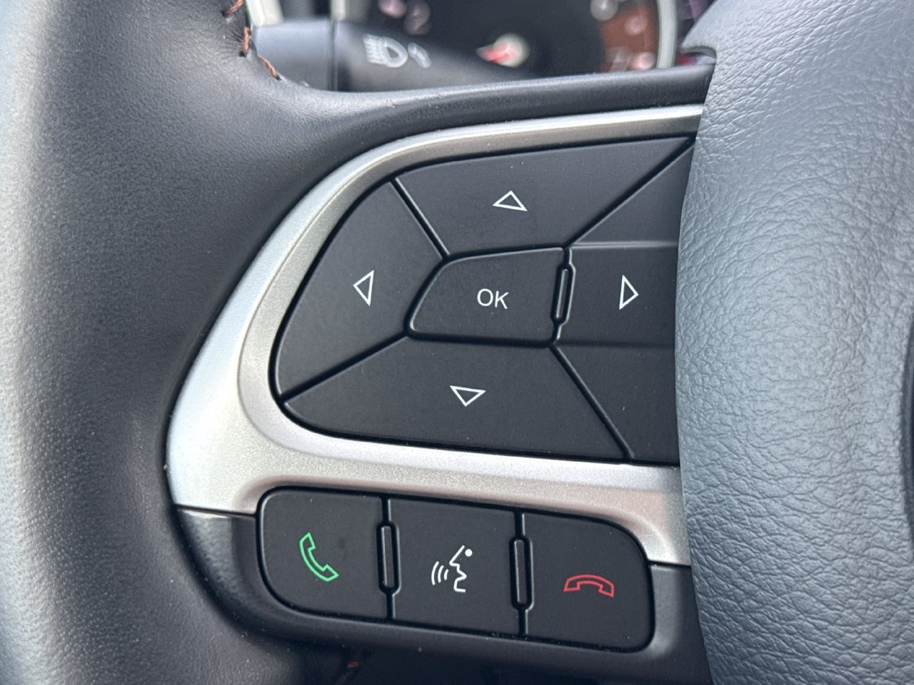 Used 2018 Jeep Compass Limited w/ Navigation Group FWD image 30