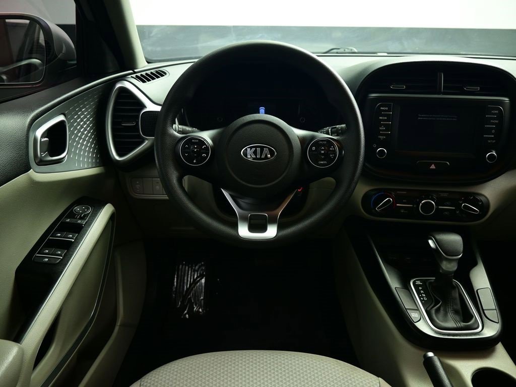 Used 2020 Kia Soul LX image 2