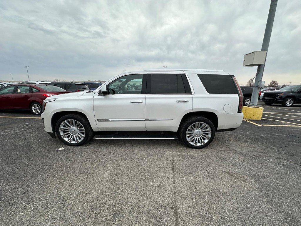 Used 2020 Cadillac Escalade Platinum image 2