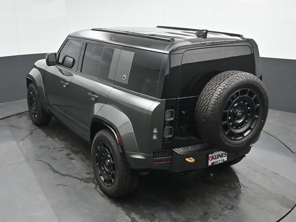 Used 2025 Land Rover Defender 110 AWD/4WD image 39