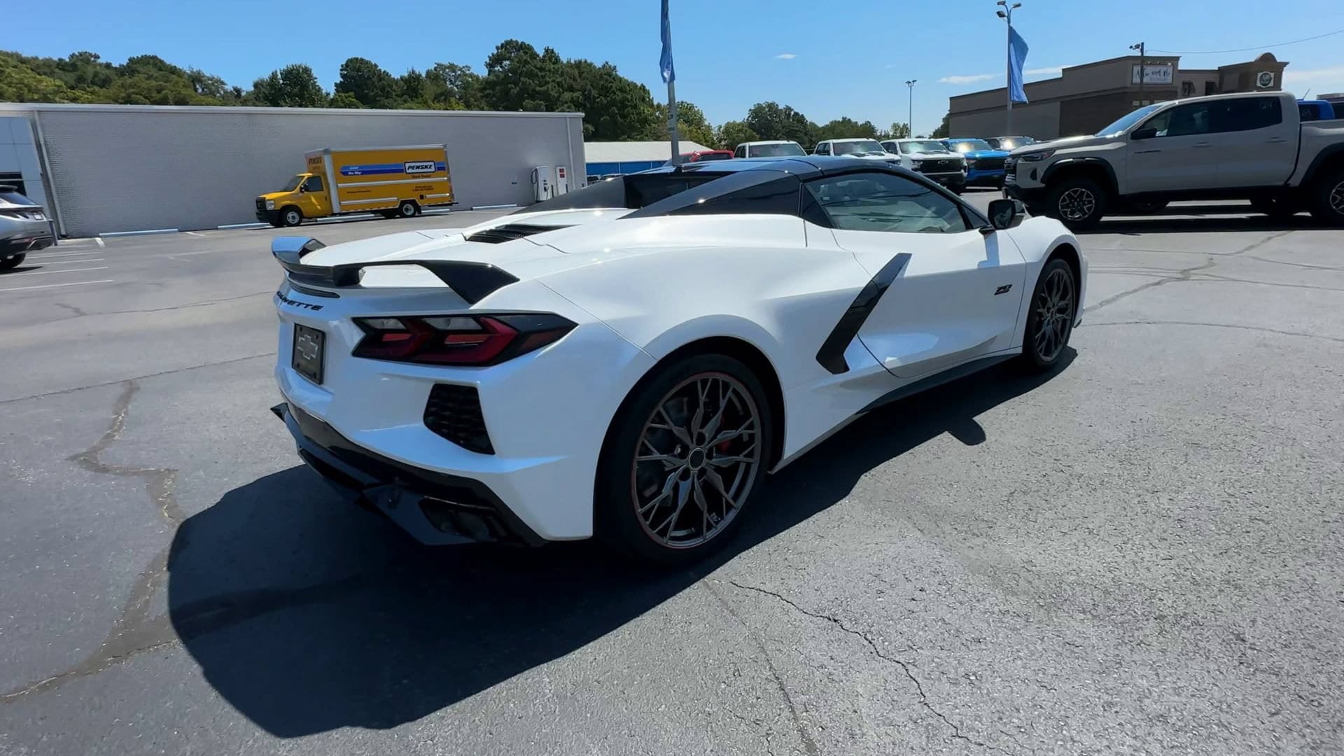 Used 2023 Chevrolet Corvette Stingray Premium Conv w/ Z51 Performance Package RWD image 8