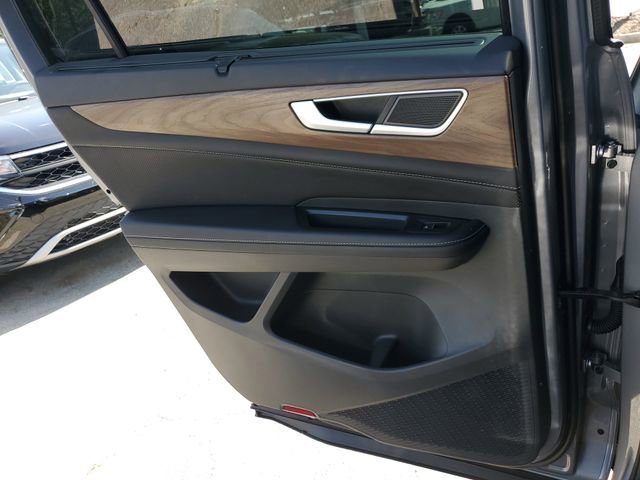 Certified 2025 Volkswagen Atlas SE w/ Panoramic Sunroof Package FWD image 13