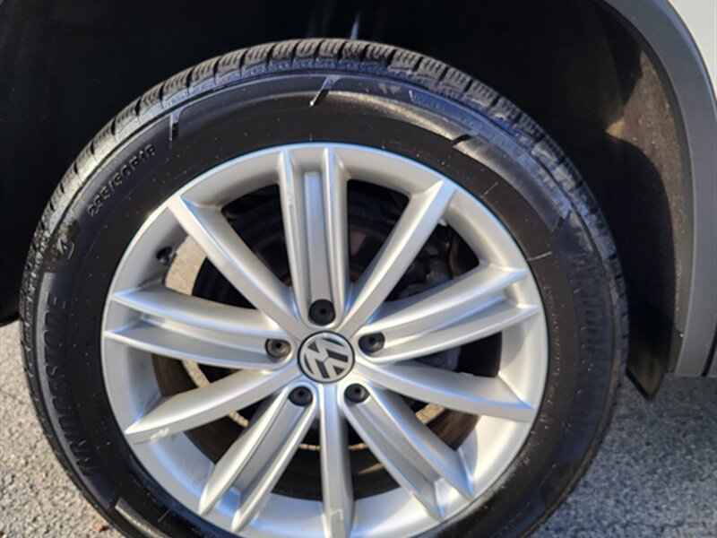 Used 2013 Volkswagen Tiguan SE FWD image 29