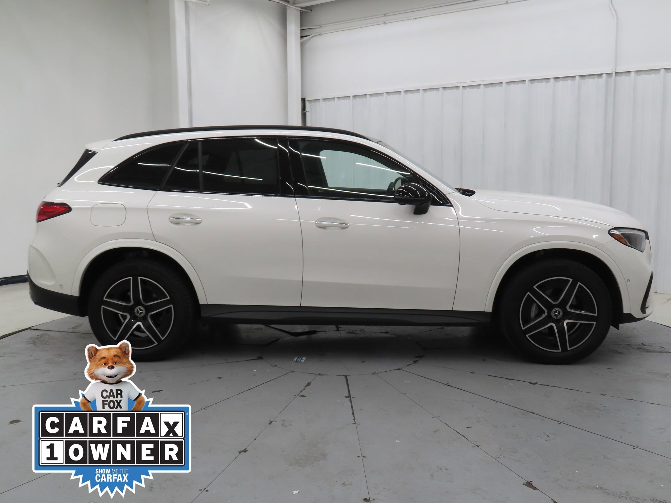 Used 2025 Mercedes-Benz GLC 300 4MATIC image 2