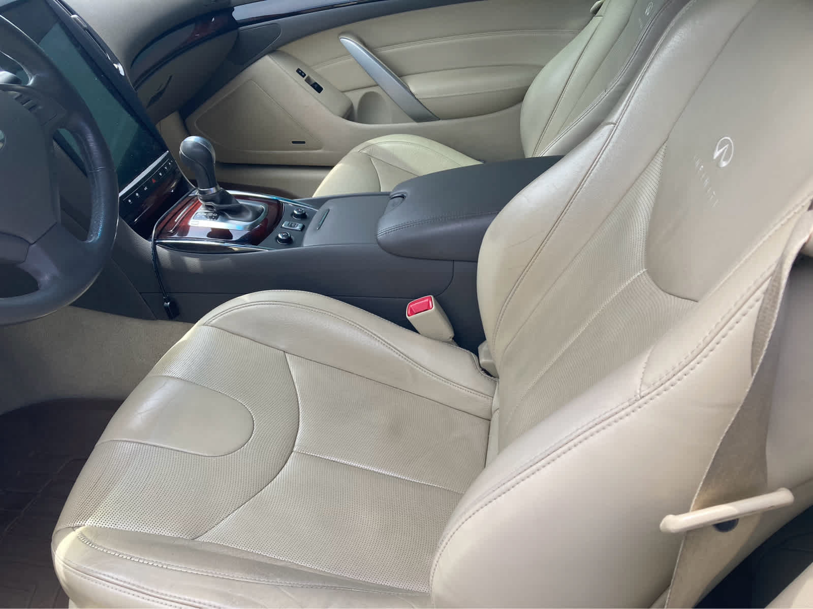 Used 2014 INFINITI Q60 Convertible w/ Premium Package RWD image 3
