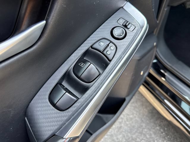 Used 2025 Nissan Sentra SR w/ SR Premium Package FWD image 19