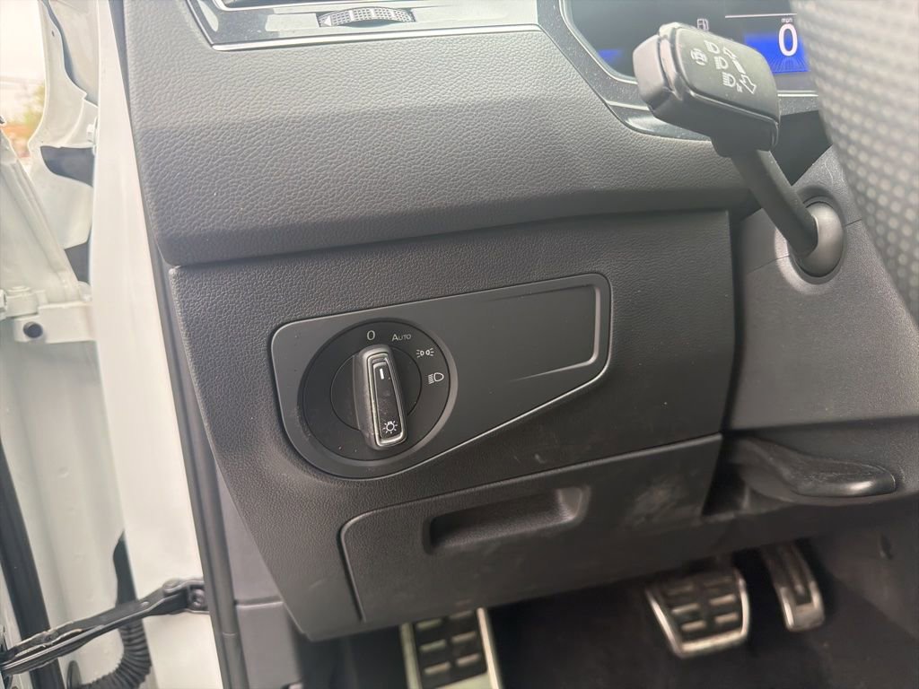 Used 2024 Volkswagen Tiguan SE R-Line image 16