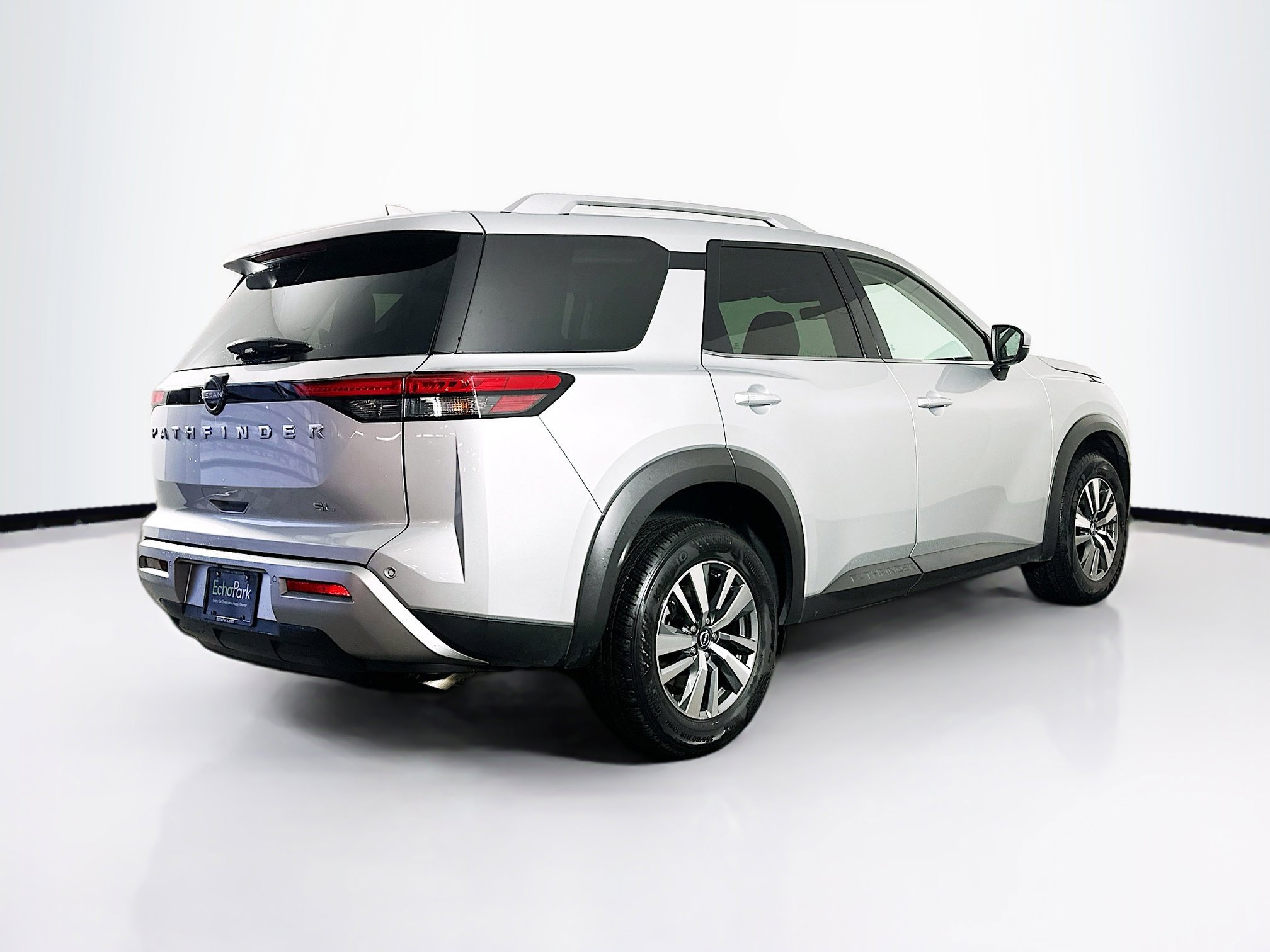 Used 2025 Nissan Pathfinder SL image 9