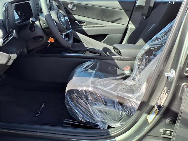 New 2025 Hyundai Elantra SE image 16