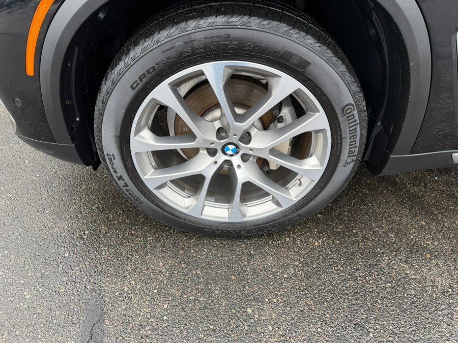 Used 2022 BMW X5 xDrive40i w/ Climate Comfort Package AWD/4WD image 3
